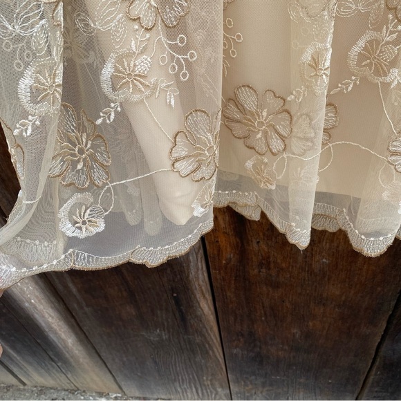 Talbots Ivory Tulle Overlay embroidered Skirt with side zipper. Size 6 NWOT - Picture 8 of 10